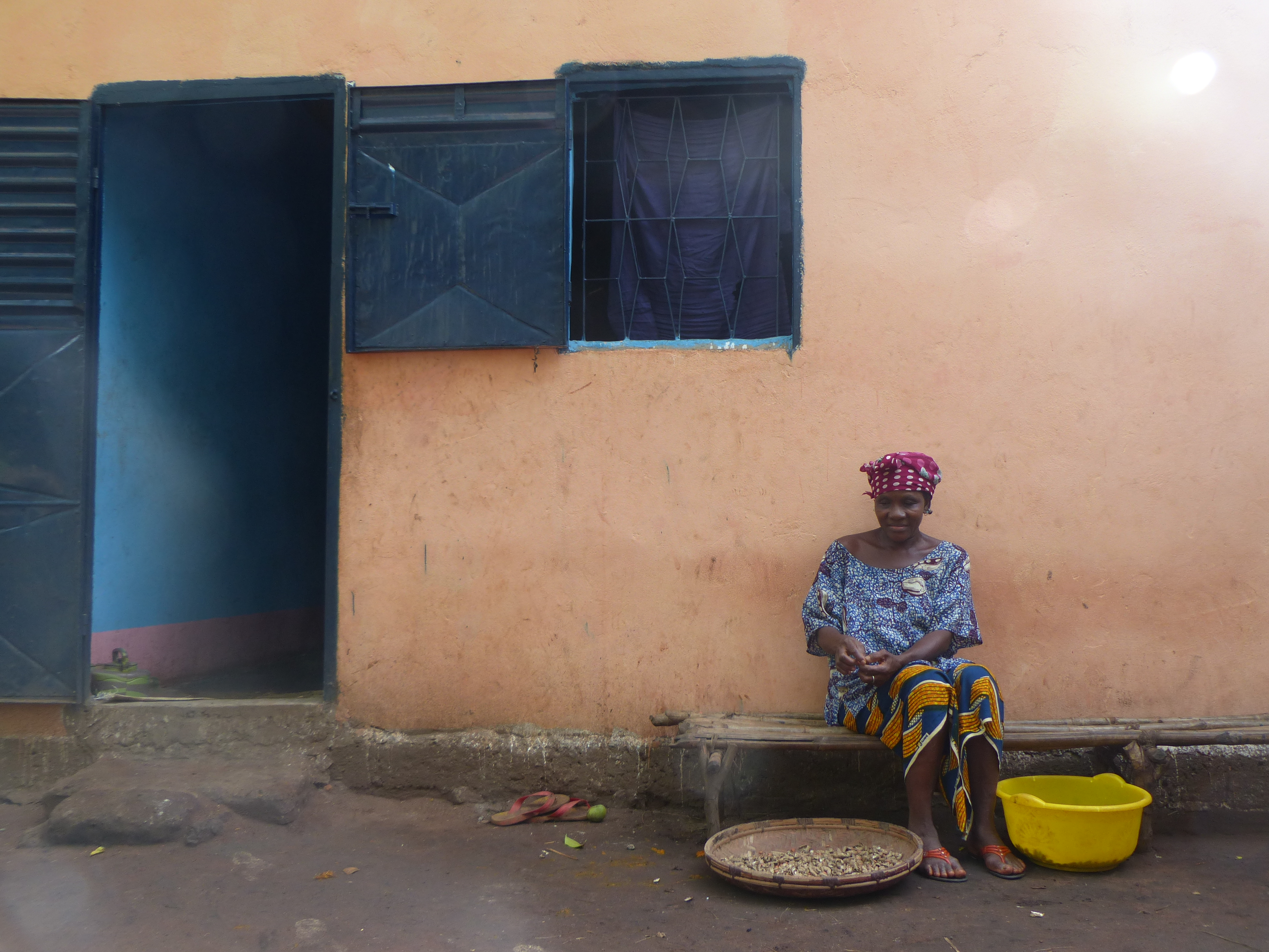 Ansichtkaart 'Guineese vrouw'